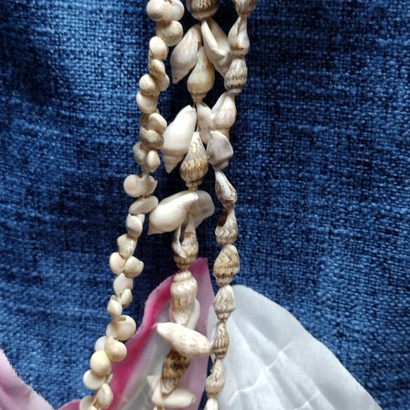 Set of 3 Shell Necklaces  Z4 - Picture 2 of 5